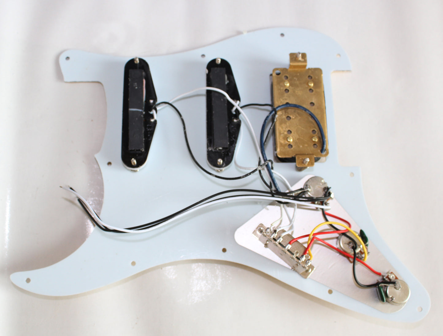 High Quality Electric Guitar Pickguard 3-ply SSH Loaded Prewired Humbucker Pickguard Pickups Set for Guitar